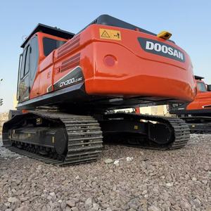 Excavadora Usada Doosan DX300 - Fiable y Duradera, Adecuada para Proyectos de Construcción - Product Image 1
