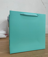 Vente en gros de sacs à provisions en papier cadeaux personnalisés de luxe pour petites entreprises vêtements emballage ruban propre logo bougie