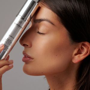 SUERUM 3D Sérum de Ácido Hialurónico - Vegano y Libre de Crueldad Animal, 50mL, Envase Airless para Piel Madura y Normal - Product Image 3