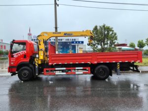 Camión de Transporte de Acero para Construcción de 10T con Grúa de 5T, Camión de Carga Hidráulico Dongfeng 4x2 para Logística de Materiales de Construcción - Product Image 6