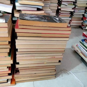 Libros Usados en Paquete: Las Aventuras de Tom Sawyer, Páginas Amarillentas, para Utilización en Rodajes de Cine y Entretenimiento - Product Image 3