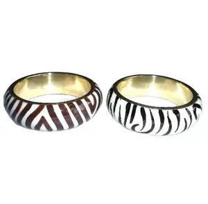 Pulseiras de resina com base de latão em vários padrões para fundo branco para meninas e mulheres