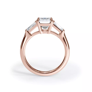 แหวนหมั้นเพชรทรงเอเมอรัลด์ 2 กะรัต ทองคำขาว 14K ดีไซน์คลาสสิก ประดับเพชรทรงบาแก็ตต์ด้านข้าง พร้อมใบรับรอง IGI เครื่องประดับสำหรับผู้หญิง - Product Image 5