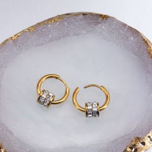 ต่างหูสแตนเลสสตีลกันน้ำ ชุบทอง 14k 18k PVD แบบคลาสสิก ประดับเพชรซิร์คอน แฟชั่นสำหรับผู้หญิง - Product Image 5