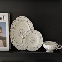 Nouvel ensemble de vaisselle en céramique 2026, style vintage français, avec dentelle en relief florale, assiettes à dessert et à gâteau, assiettes et plats à dîner à motif floral