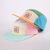 Casquette de camping 5 panneaux de haute qualité avec patch tissé personnalisé, design multicolore, visière plate non structurée, pour la course sur sentier