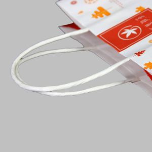 Bolsa de Compras de Papel Kraft Blanca y Marrón con Asas Retorcidas y Logotipo Personalizado en Oferta - Product Image 3