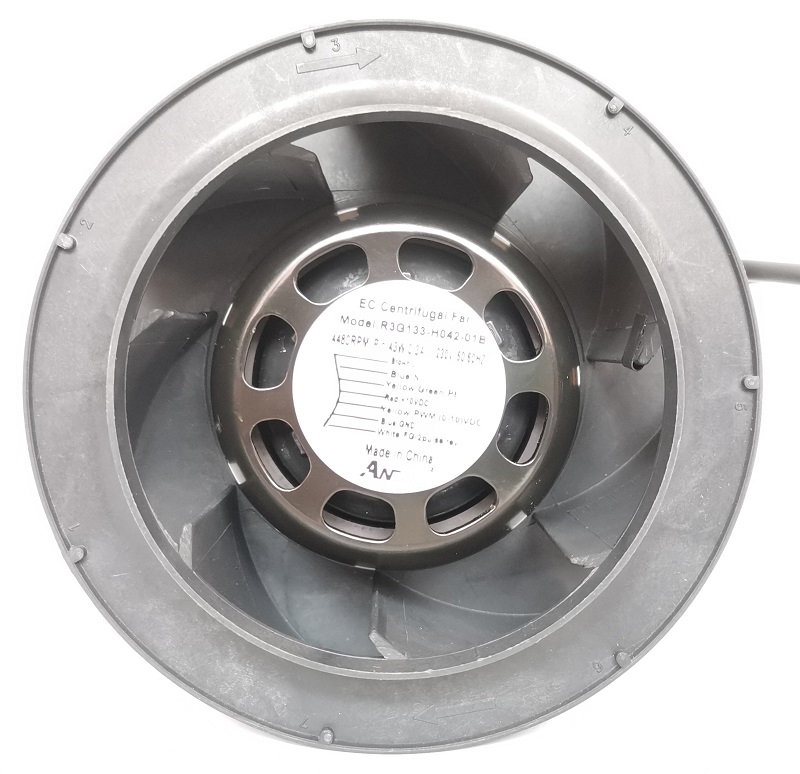 Ventilateur d'extraction centrifuge EC de 133mm à lame incurvée vers l'arrière montage de conduit sur pied 220v Ventilation refroidissement ventilateur à prise motorisée