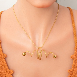 สร้อยคอจี้ทองคำ 18K สแตนเลสสตีลสองชั้นสไตล์วินเทจ ดีไซน์ทันสมัย ไอเดียของขวัญสุดเก๋ - Product Image 3