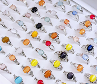 Bagues de femme à œil de chat coloré, stylées avec pierres incrustées, idéales pour le quotidien et les soirées festives