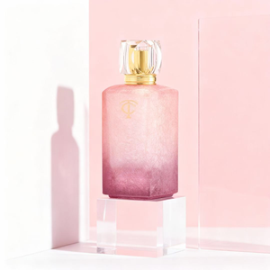 ขวดน้ำหอมแก้วทรงสี่เหลี่ยม 50 มล. ดีไซน์ใหม่ ลายแตกไล่เฉดสีแบบกำหนดเอง สีชมพูใสระดับไฮเอนด์ พร้อมหัวปั๊มแบบ Crimp Seal - Product Image 6