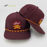 Casquette de golf personnalisée OEM ODM à 6 panneaux en nylon, logo perforé au laser, imperméable, respirante, séchage rapide, pour entraînement en extérieur