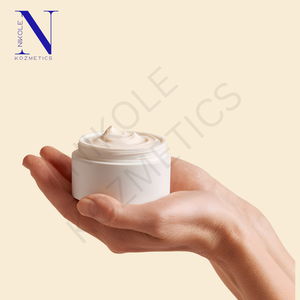 Loción corporal hidratante de leche de almendras, fórmula ligera con hidratación profunda para una piel suave, radiante y de aspecto saludable. - Product Image 4