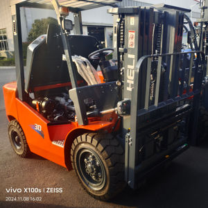 Gratis pengiriman truk pengangkat barang Diesel 3 Ton 4 Ton <span class=keywords><strong>Forklift</strong></span> jangkauan dengan pemosisian garpu dan <span class=keywords><strong>Forklift</strong></span> gudang pemindah gigi samping - Product Image 2