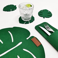 Lot de 18 sets de table à manger lavables en feutre découpé au laser Monstera Sets de table et sous-verres de Noël en feutre vert avec sacs à couverts