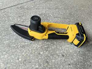 Mini Motosierra de 21 V, Motosierra Inalámbrica de 6 Pulgadas, Motosierra Pequeña Portátil para Cortar Madera y Árboles - Product Image 6