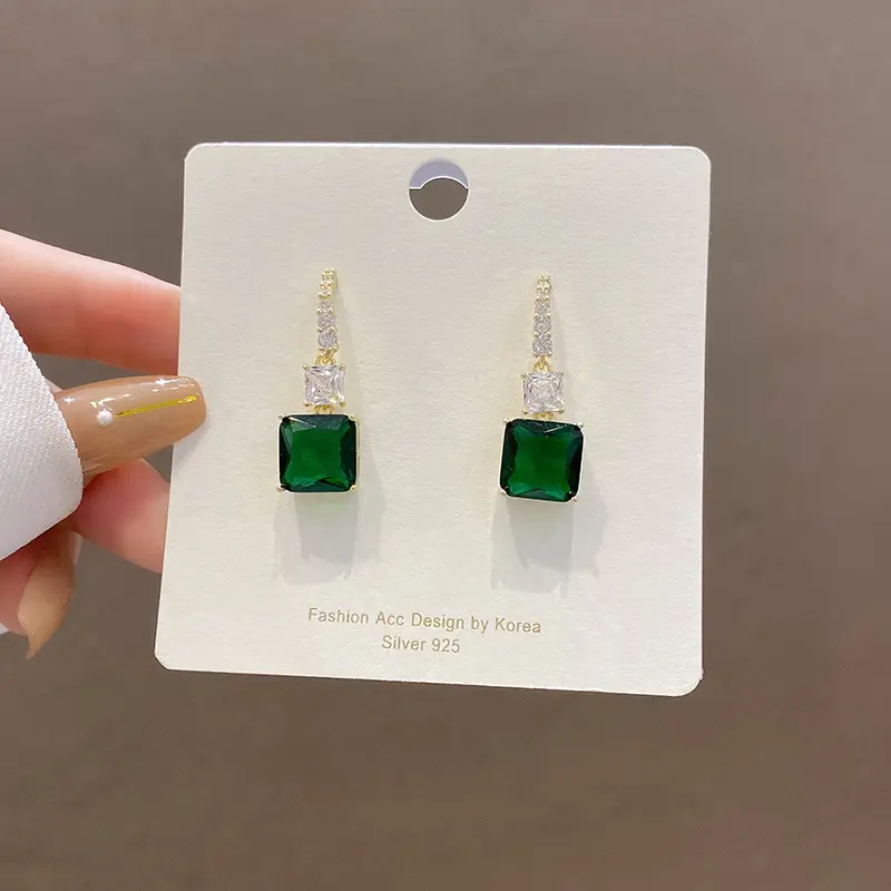 Pendientes Vintage delicados de Esmeralda para mujer, aretes de zirconia con gema verde, diseño a la moda