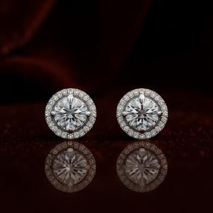 Orecchini a lobo E797 in oro bianco con diamanti taglio brillante rotondo, montatura a griffe, gioielli classici da donna per fidanzamento - Product Image 2