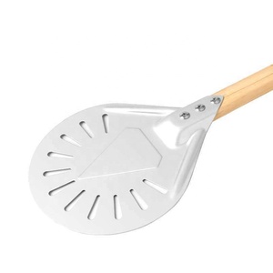YINHAO Pala para <span class=keywords><strong>Pizza</strong></span> Perforada <span class=keywords><strong>de</strong></span> <span class=keywords><strong>7</strong></span> Pulgadas con Mango <span class=keywords><strong>de</strong></span> Madera Desmontable <span class=keywords><strong>de</strong></span> 40 cm, Pala <span class=keywords><strong>de</strong></span> Aluminio para Hornear, Girar y Servir en el Horno - Product Image 3