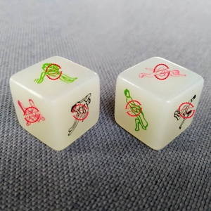 Juego de <span class=keywords><strong>Dados</strong></span> <span class=keywords><strong>Sexuales</strong></span> Acrílicos de 6 Caras y 20 mm, <span class=keywords><strong>Dados</strong></span> <span class=keywords><strong>Sexuales</strong></span> Brillantes <span class=keywords><strong>para</strong></span> Fiestas, Bares, Diversión <span class=keywords><strong>para</strong></span> Adultos, <span class=keywords><strong>para</strong></span> Hombres y Mujeres, en Color Amor Familiar <span class=keywords><strong>para</strong></span> Uso en el Hogar - Product Image 2