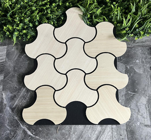 Panneau mural acoustique en bois Akupanel moderne décoratif en chêne naturel WPC MDF insonorisant imperméable ignifuge en <span class=keywords><strong>feutre</strong></span> <span class=keywords><strong>noir</strong></span> - Product Image 1