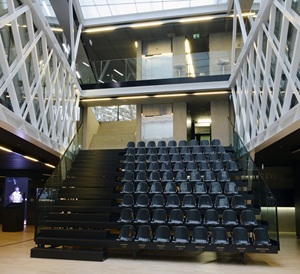 Gradas Escolares y de Gimnasio con Soporte Especial, Material Personalizable y Duradero, Marca CETA, Hechas en Italia, para Personas con Discapacidad - Product Image 4