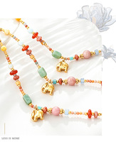 Collar de Cuentas Hecho a Mano con Piedras Naturales en Contraste de Color Vintage, Colgante de Elefante Pequeño de Acero Inoxidable, Cadena Versátil para Clavícula