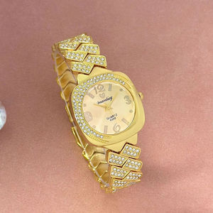 Montre Chic Carrée pour Femme Entièrement Ornée de Cristaux Style Bracelet en Acier Mouvement à Quartz - Product Image 1