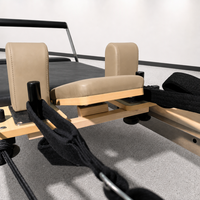 Reformer Pilates Kayu Maple Beige Hangat dengan Rel Tetap untuk Koreksi Postur, Pengencangan Inti Tubuh, dan Studio Kesehatan Modern