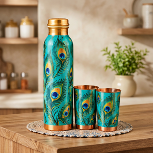 Designer Pfauenfeder Kupfer-Wasserflaschen-Set mit 2 Bechern und Kupferdeckel Tragbar - Product Image 1