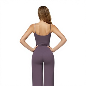 Meilleur ensemble de yoga sans couture pour femme en gros : pantalon taille haute à jambes larges et crop top à fines bretelles, couleur unie, pour entraînement et fitness - Product Image 3
