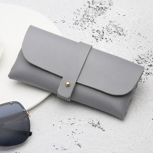 Étui à lunettes en cuir rectangulaire blanc, pochette souple pour le rangement des lunettes de soleil avec fermeture à boucle, été 2021 - Product Image 4