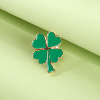 Vente en gros d'épinglettes porte-bonheur en métal émaillé d'épingles d'insigne souple fabricant de broches trèfle à quatre feuilles épinglettes en émail doux