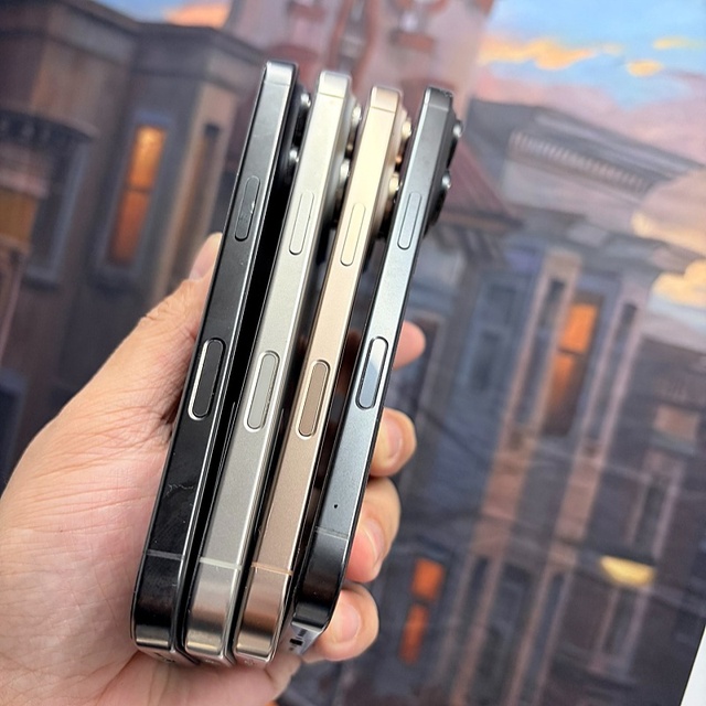 iPhone 16 Pro Original Unlocked Used A+ the Appearance Is Almost Brand New with Accessory Color Box