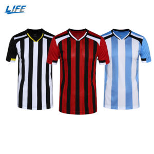 Maillot de football personnalisé blanc respirant pour homme, grande taille, manches courtes, avec badge, numéro et nom, design gratuit – Idéal pour les collectionneurs - Product Image 1