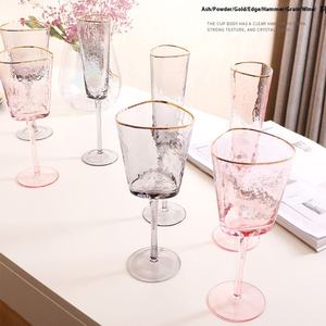 Ensemble de verres à vin à bord doré martelé, flûtes à <span class=keywords><strong>champagne</strong></span> en cristal rose <span class=keywords><strong>et</strong></span> gris fumé, gobelets en verre texturé de luxe pour mariage <span class=keywords><strong>et</strong></span> réceptions - Product Image 2