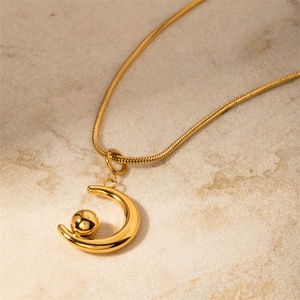 Collares Populares de Joyería Fina, Sencillos y Elegantes, con Colgante de Luna y Cuentas de Acero Inoxidable Chapado en Oro de 18k - Product Image 1