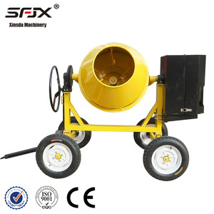 Bétonnière portative jaune avec moteur diesel et quatre roues pour travaux de construction - Product Image 3