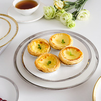 Vente en gros sur mesure, ensemble d'assiettes plates en céramique blanche de luxe pour mariage avec bordure dorée, assiettes à vaisselle pour restaurant