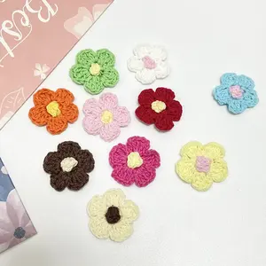 Çanta dekoratif için 3D el yapımı yapay çiçek küçük tığ kumaş çiçekler