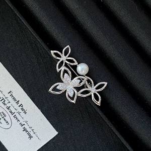 Broche de bijouterie d'eau douce de style japonais, série Or et Argent, motif Trèfle à quatre feuilles et Trois Fleurs, badge de manchette très tendance - Product Image 5