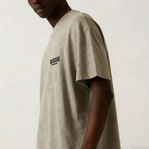 Camiseta de hombre Fere Relaxed Drop Shoulder con estampado de letras a juego en la parte delantera y trasera, de algodón, con gráfico ESS, estilo urbano, con logo ODMt bajo. - Product Image 2