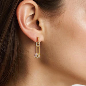 Pendientes de Aro de Acero Inoxidable Estilo Europeo Americano, Diseño de Clip, Color Oro 18K, Joyería con Microincrustaciones - Product Image 1