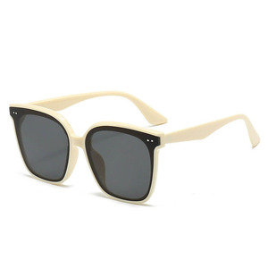 Occhiali <span class=keywords><strong>da</strong></span> <span class=keywords><strong>sole</strong></span> grandi quadrati di alta qualità alla moda occhiali <span class=keywords><strong>da</strong></span> <span class=keywords><strong>sole</strong></span> polarizzati bianco nero grigio Unisex protezione solare - Product Image 2