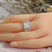 Bague de luxe pour homme en acier inoxydable doré, carrée, entièrement sertie de zircons, anti-allergique, pour usage quotidien, idéale pour les fêtes et les danses