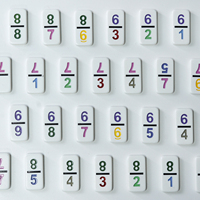 Jeu de dominos en gros professionnel Double Six couleurs ensemble de points dominos avec jeu de boîte en fer blanc de haute qualité