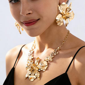 Nuevo Conjunto de Collar y Pendientes de Flor Grande Exagerada de Aleación de Oro para Mujer, Joyería de Declaración para Vestido de Noche, Banquete, Fiesta, Aleación de Zinc - Product Image 1