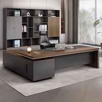 Bureau de direction au design bois simple, personnalisable avec table d'appoint, ensemble moderne bureau et chaise pour patron ou manager avec classeur