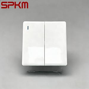 Interrupteurs et prises électriques muraux de haute qualité, couleur blanche, série SPKM A2, norme britannique, modernes, sûrs et durables, pour la maison - Product Image 1
