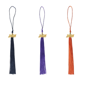 Pompon de graduation élégant avec breloque Année 2026 pour toque de remise de diplôme, cadeau souvenir universitaire en soie pour les diplômés - Product Image 1